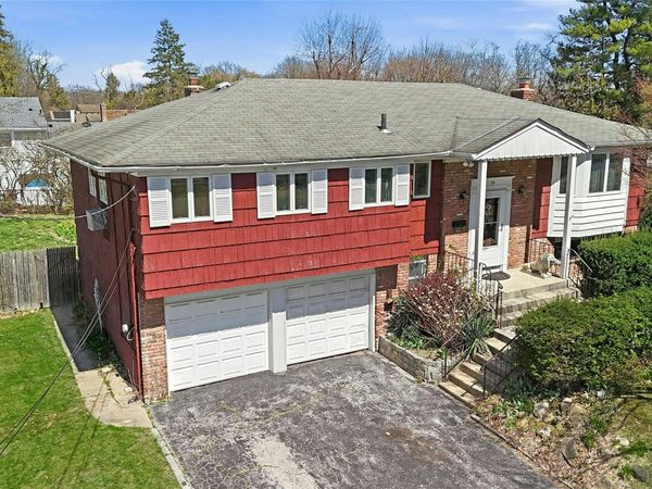 19 Duke Place , Glen Cove, NY 11542