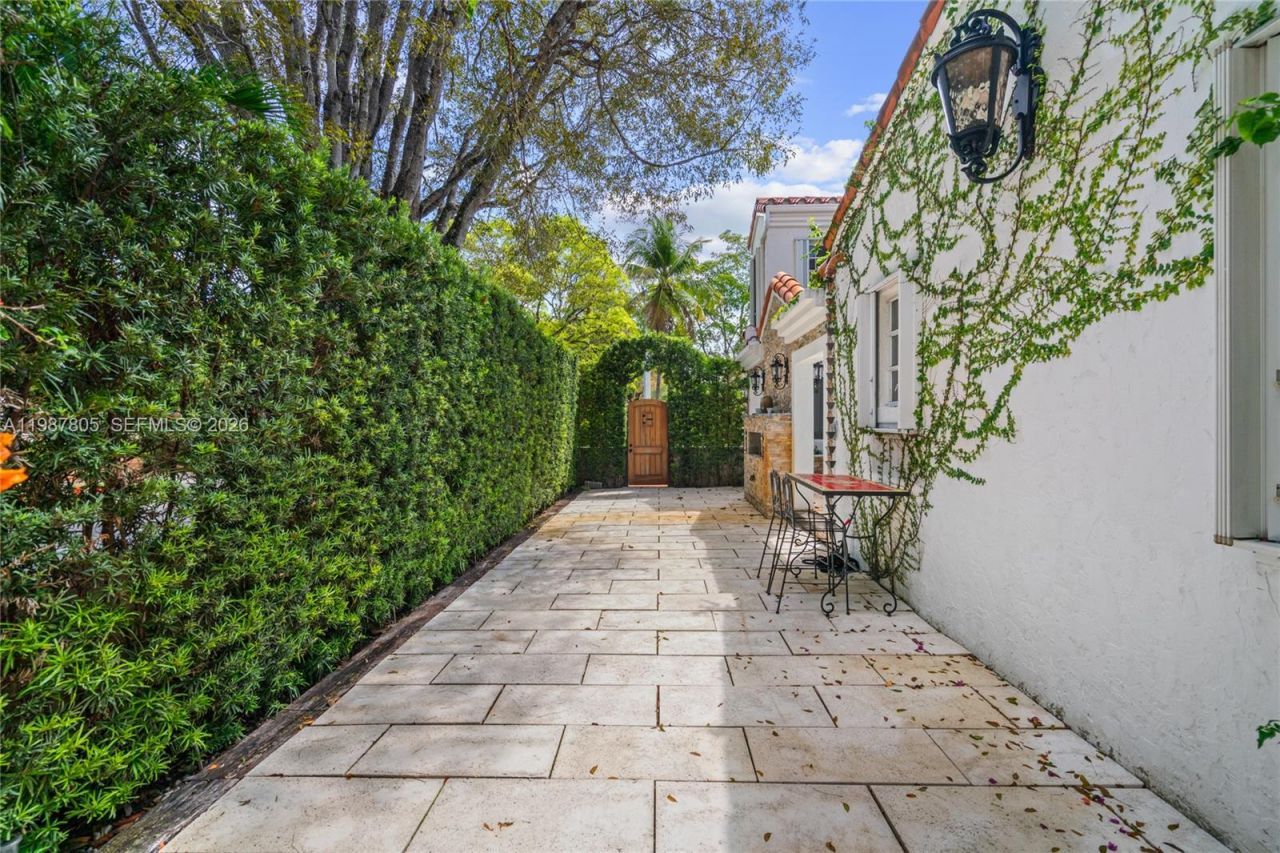 1900 Pizarro St, Coral Gables, FL 33134 Photo