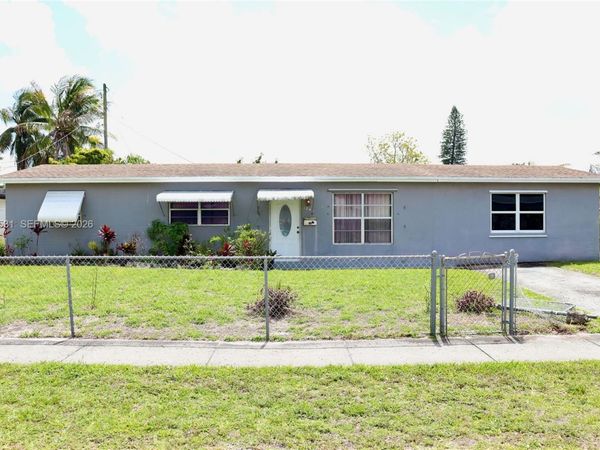 1240 NE 214th St, Miami, FL 33179