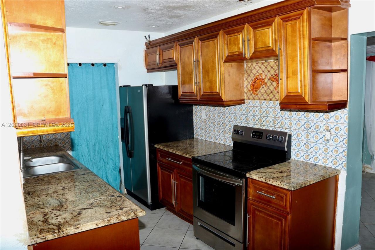 1240 NE 214th St, Miami, FL 33179 Photo