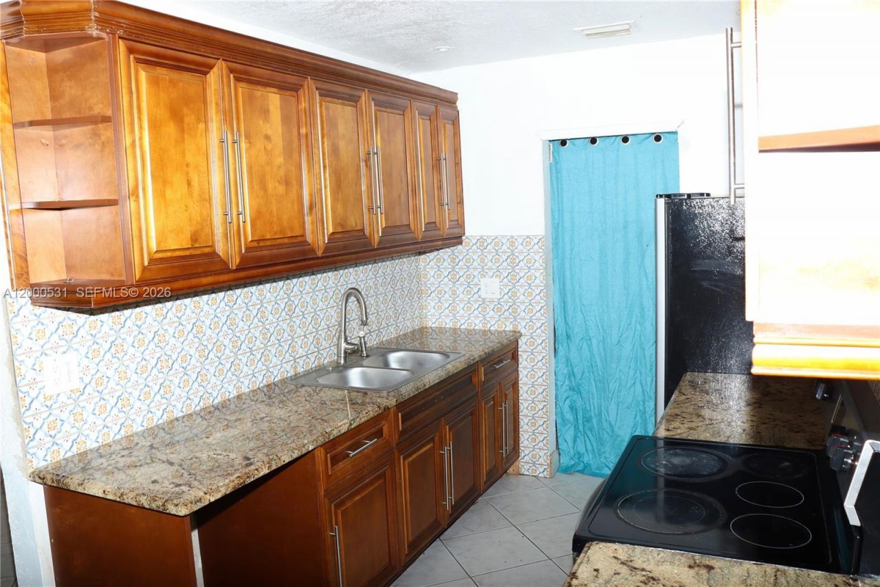 1240 NE 214th St, Miami, FL 33179 Photo