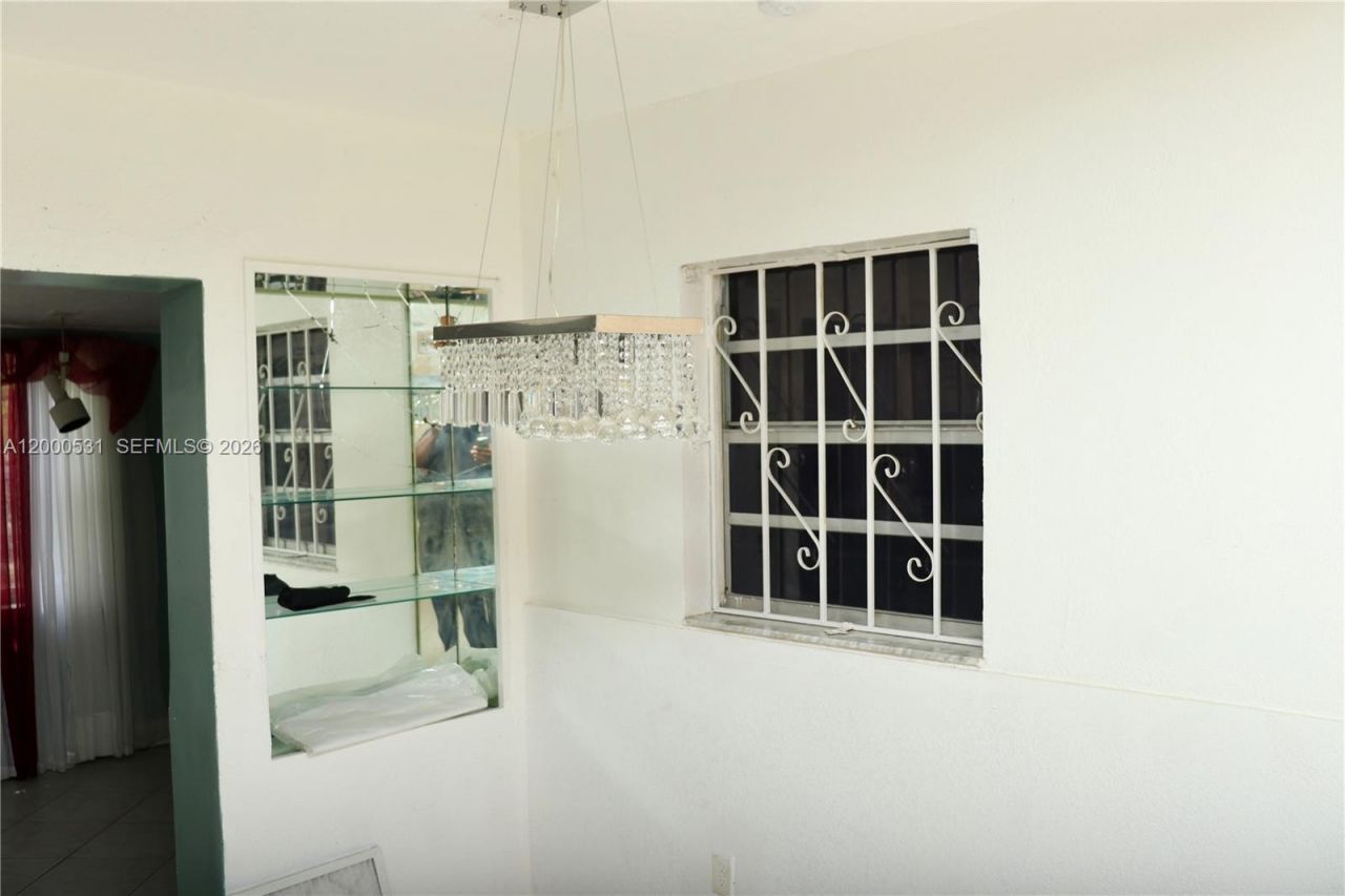 1240 NE 214th St, Miami, FL 33179 Photo