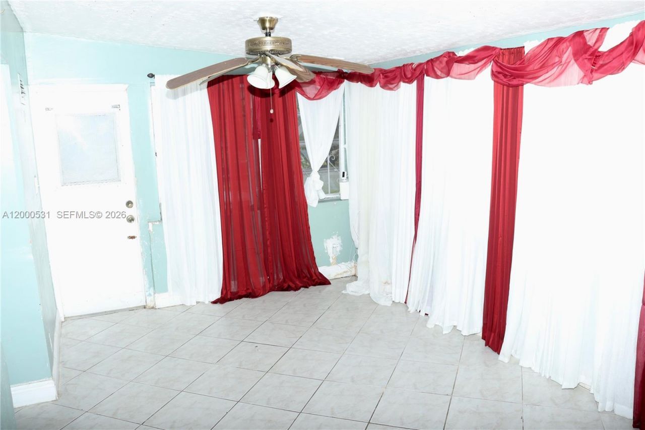 1240 NE 214th St, Miami, FL 33179 Photo