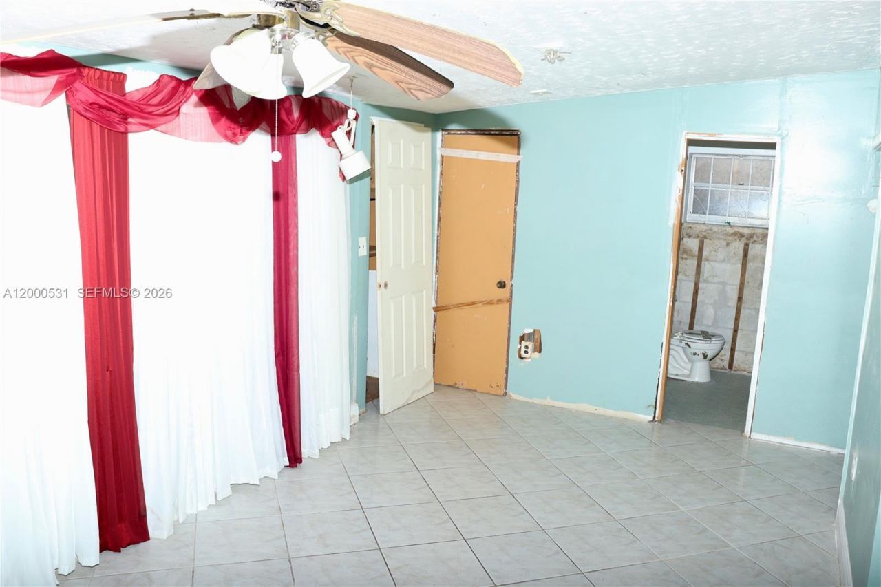 1240 NE 214th St, Miami, FL 33179 Photo