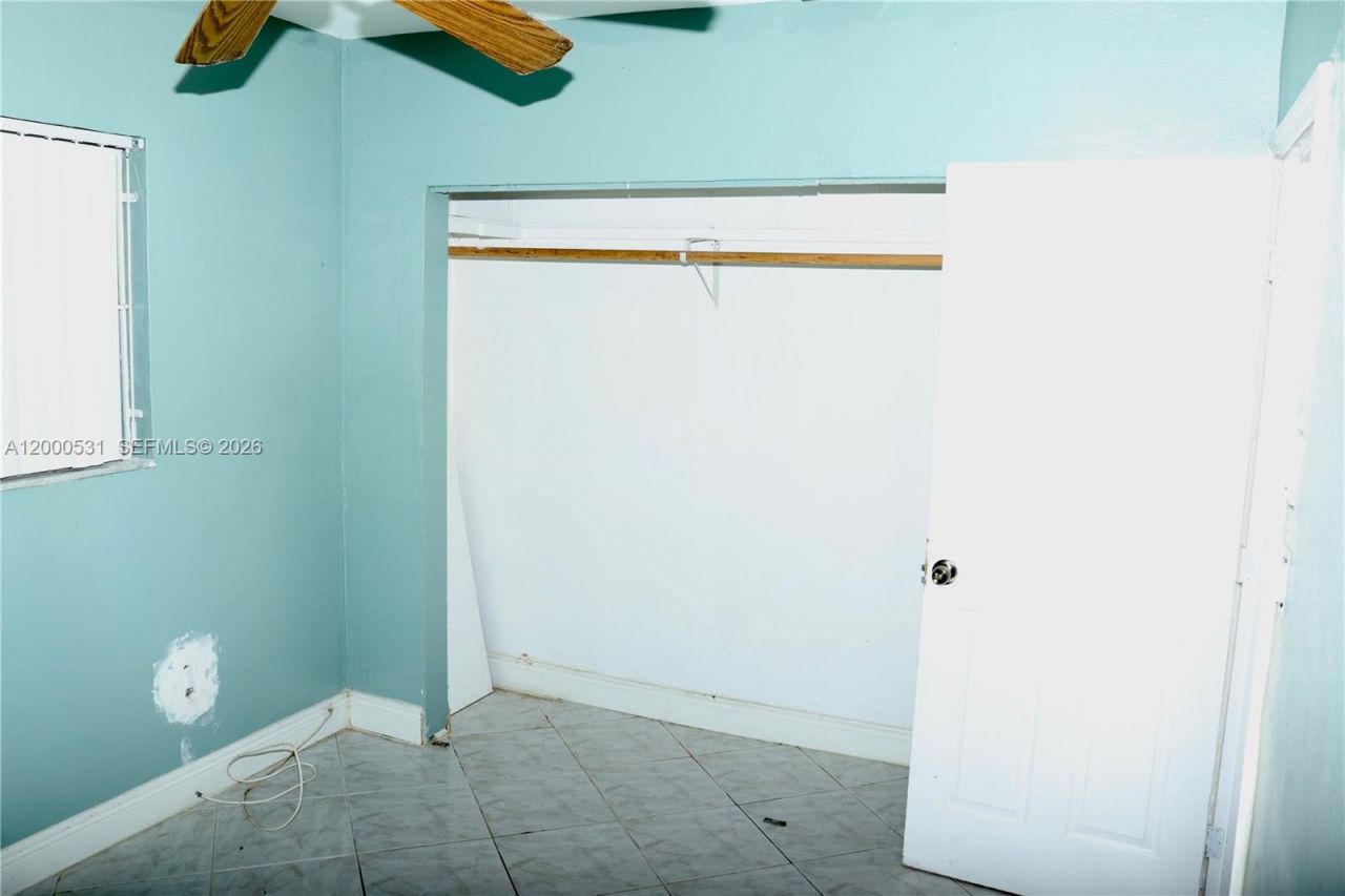 1240 NE 214th St, Miami, FL 33179 Photo