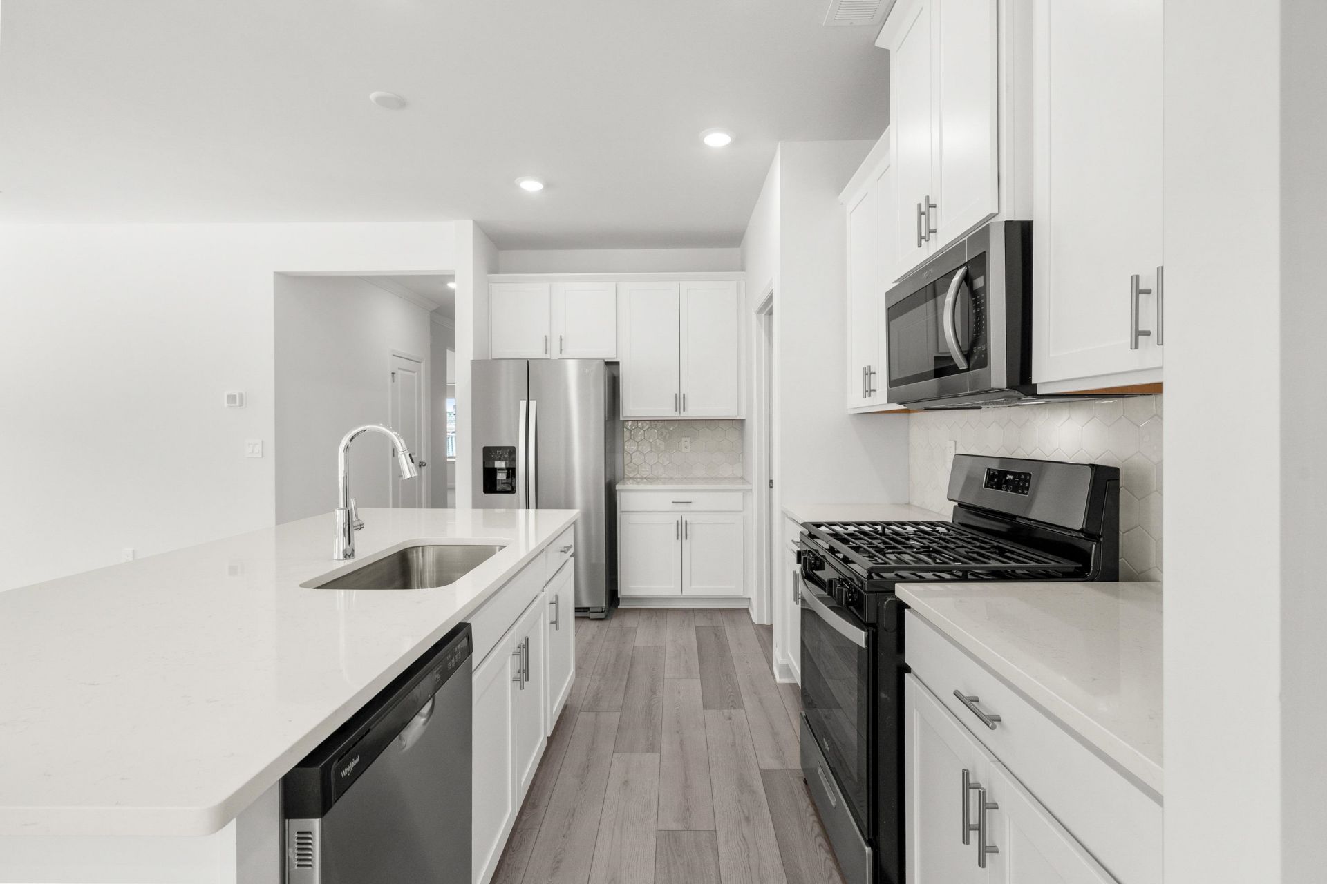 8200 Essence Dr. Photo 16