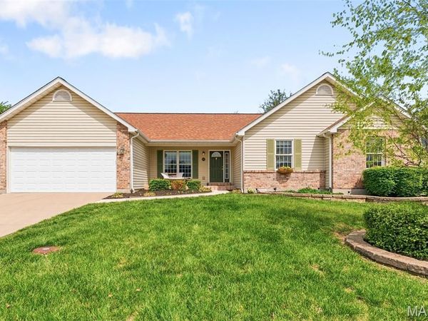180 Jacobs Way, St Peters, MO 63376