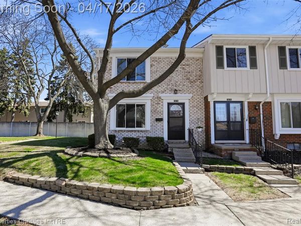 1878 Newporte Court, Royal Oak, MI 48073