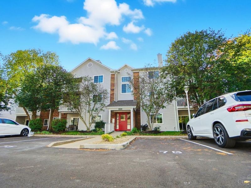 220 Carrington Place, Unit 104, Loveland, OH 45140 Photo 2