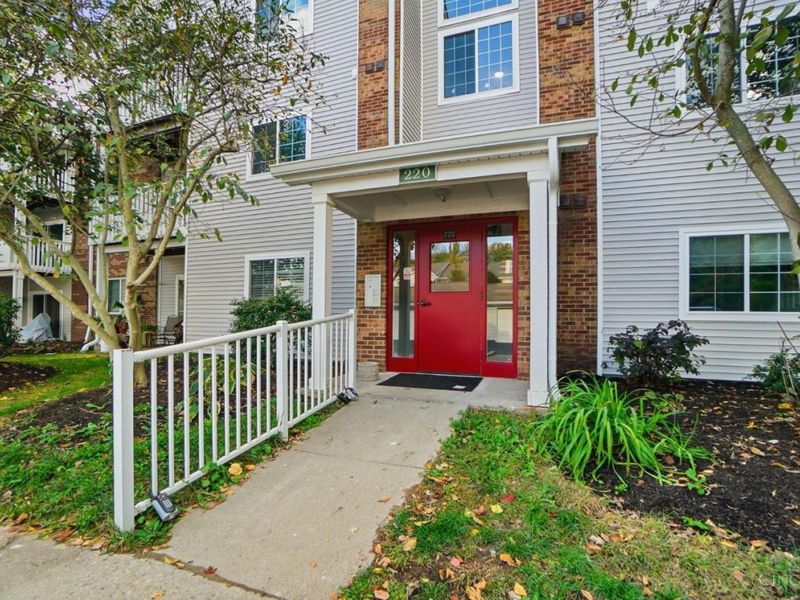 220 Carrington Place, Unit 104, Loveland, OH 45140 Photo 3