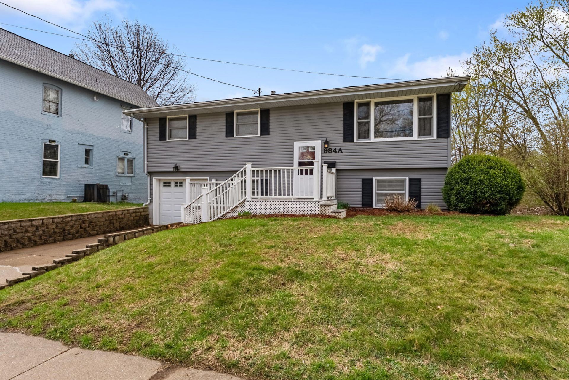 984a Newell Ave, Muscatine, IA 52761 Main Photo