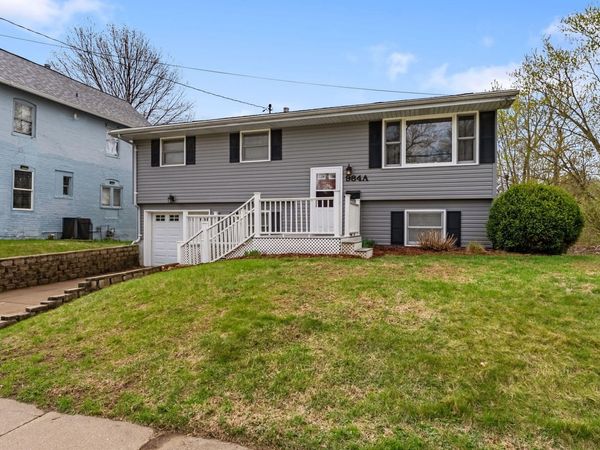 984A NEWELL AVE, Muscatine, IA 52761