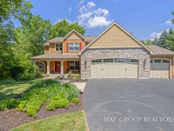 5254 Canyon River Drive NE, Ada, MI 49301