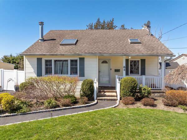 84 Rhoda Avenue , North Babylon, NY 11703