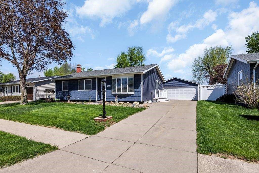 1060 West 10th Avenue, Marion, IA 52302 Main Photo