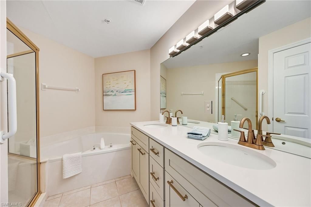 2230 Arielle Dr, Unit 1902, Naples, FL 34109 Photo