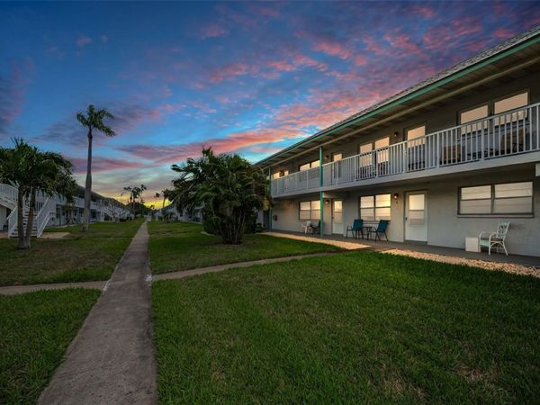 5227 81ST LANE N, Unit 22, ST PETERSBURG, FL 33709