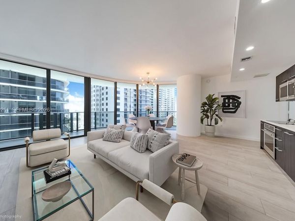 45 SW 9th St , Unit 1808, Miami, FL 33130