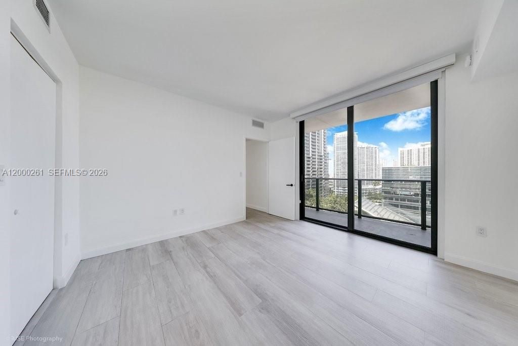 45 SW 9th St, Unit 1808, Miami, FL 33130 Photo
