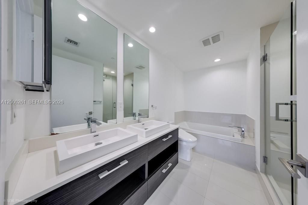 45 SW 9th St, Unit 1808, Miami, FL 33130 Photo