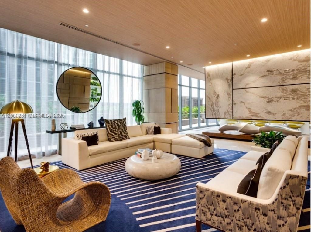 45 SW 9th St, Unit 1808, Miami, FL 33130 Photo