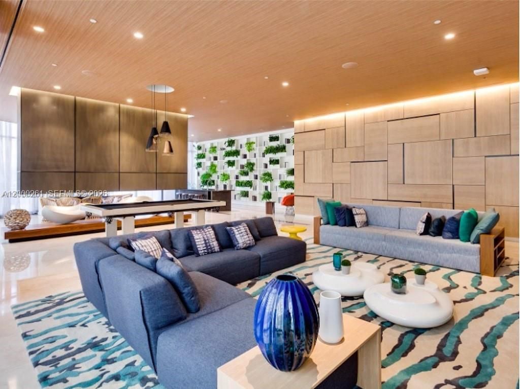 45 SW 9th St, Unit 1808, Miami, FL 33130 Photo