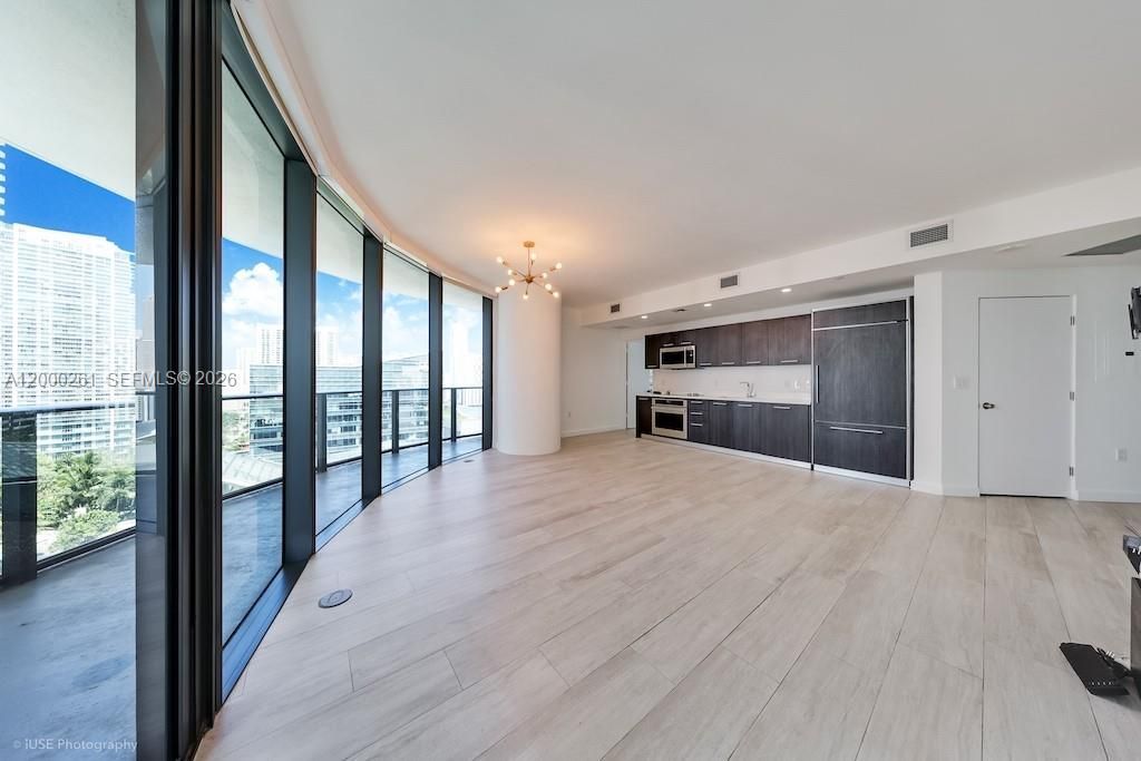 45 SW 9th St, Unit 1808, Miami, FL 33130 Photo