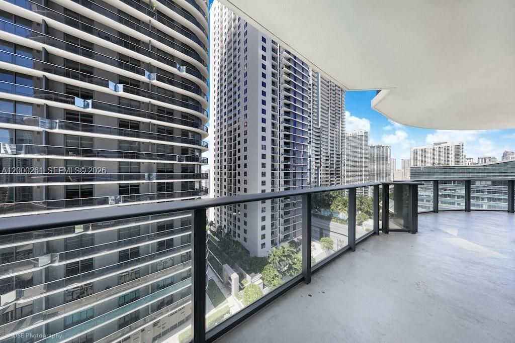 45 SW 9th St, Unit 1808, Miami, FL 33130 Photo