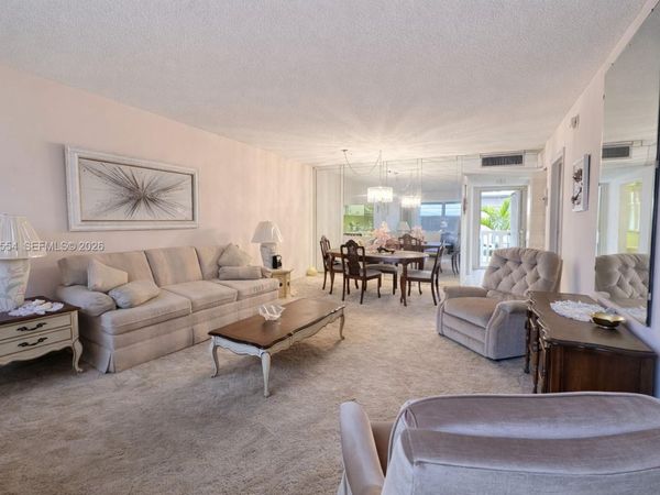 410 SE 2nd St , Unit 305, Hallandale Beach, FL 33009