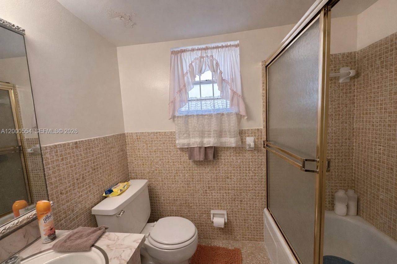 410 SE 2nd St, Unit 305, Hallandale Beach, FL 33009 Photo