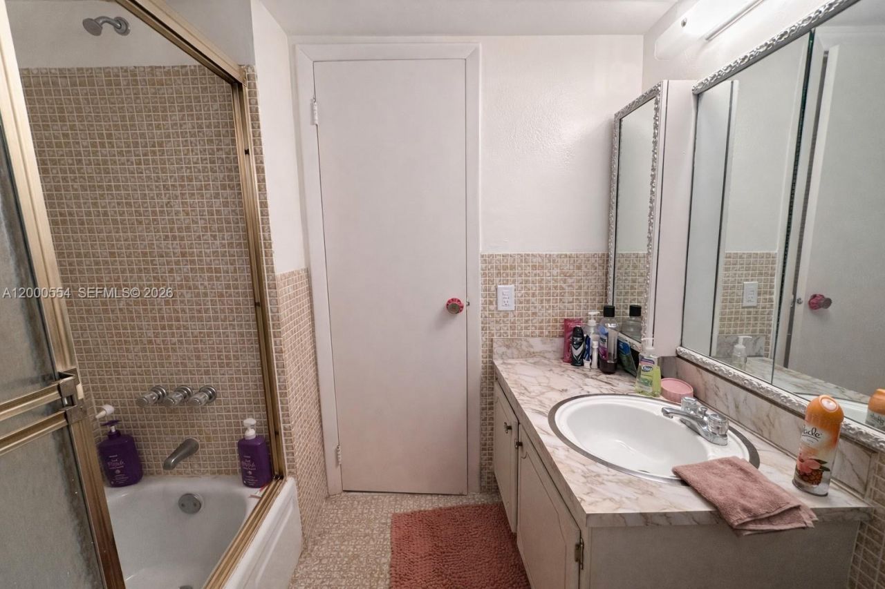 410 SE 2nd St, Unit 305, Hallandale Beach, FL 33009 Photo