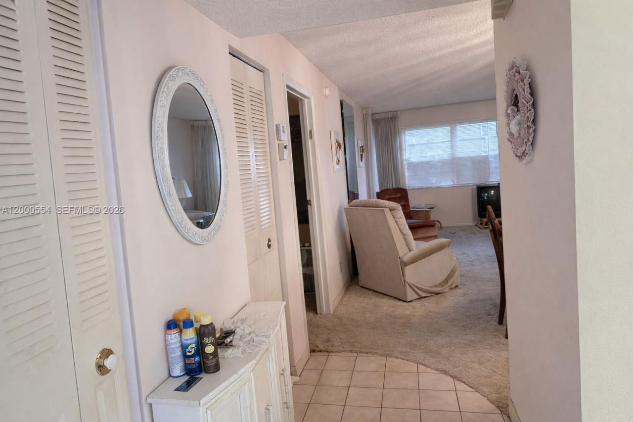 410 SE 2nd St, Unit 305, Hallandale Beach, FL 33009 Photo