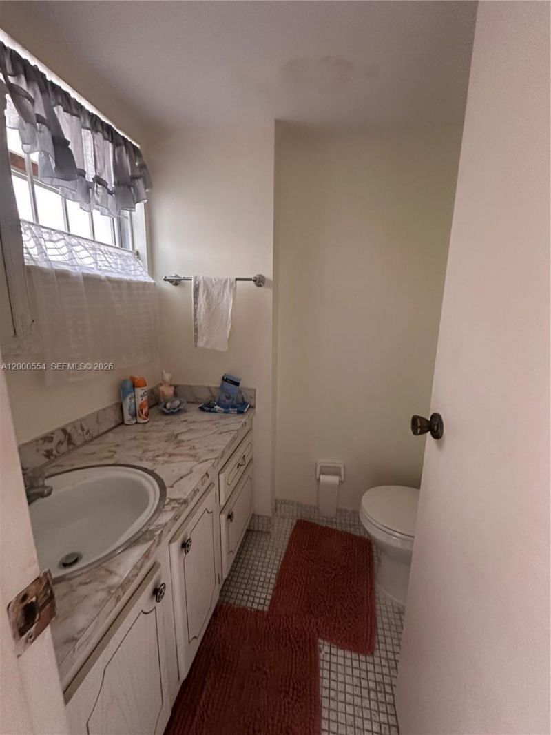 410 SE 2nd St, Unit 305, Hallandale Beach, FL 33009 Photo