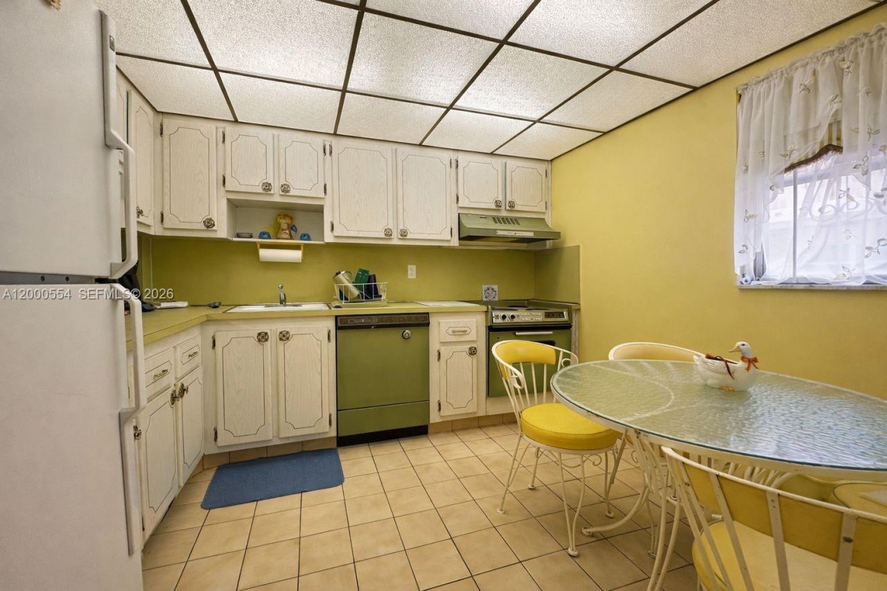 410 SE 2nd St, Unit 305, Hallandale Beach, FL 33009 Photo