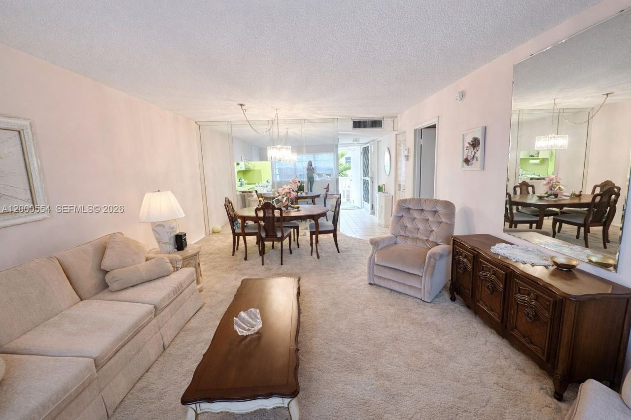 410 SE 2nd St, Unit 305, Hallandale Beach, FL 33009 Photo