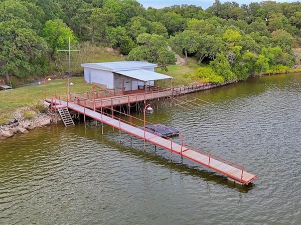 722 Storey Road , Nocona, TX 76255