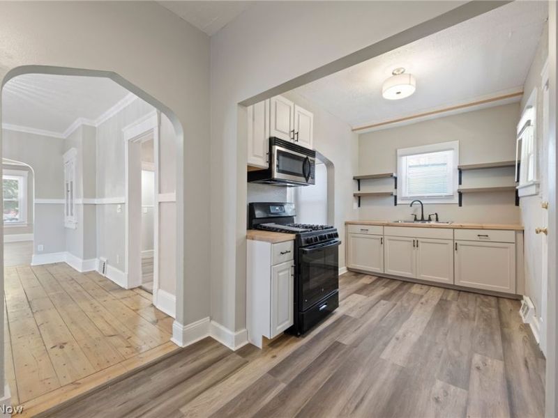 3909 Daisy Avenue, Unit 3911, Cleveland, OH 44109 Photo 11