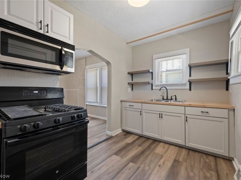 3909 Daisy Avenue, Unit 3911, Cleveland, OH 44109 Photo 12