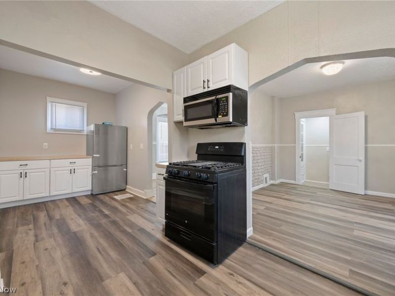 3909 Daisy Avenue, Unit 3911, Cleveland, OH 44109 Photo 13