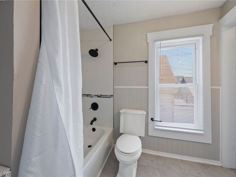 3909 Daisy Avenue, Unit 3911, Cleveland, OH 44109 Photo 18