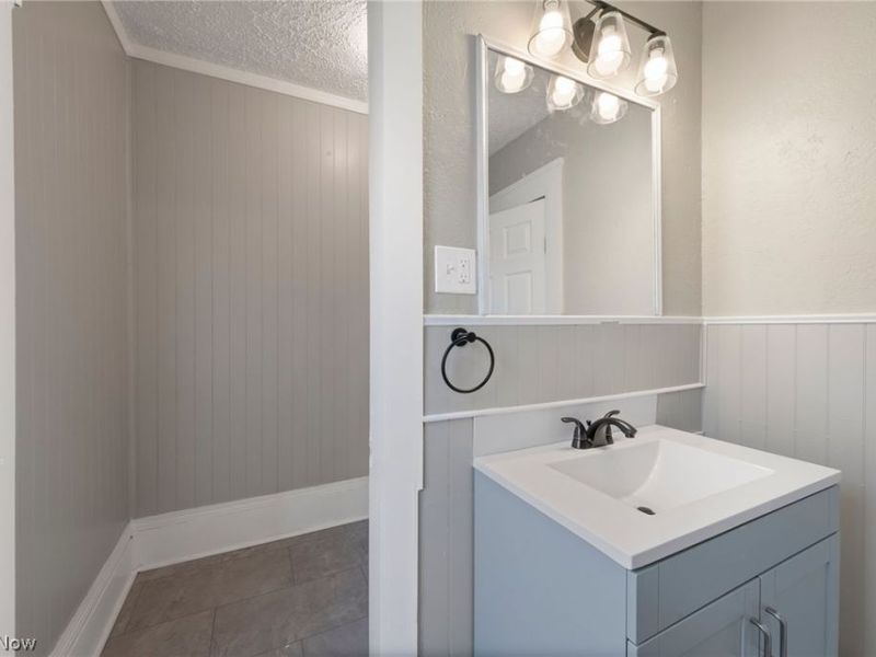 3909 Daisy Avenue, Unit 3911, Cleveland, OH 44109 Photo 19