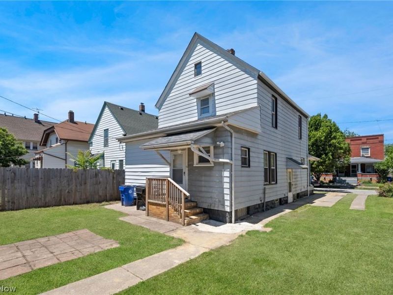 3909 Daisy Avenue, Unit 3911, Cleveland, OH 44109 Photo 2