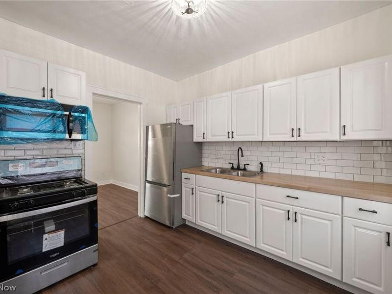 3909 Daisy Avenue, Unit 3911, Cleveland, OH 44109 Photo 26