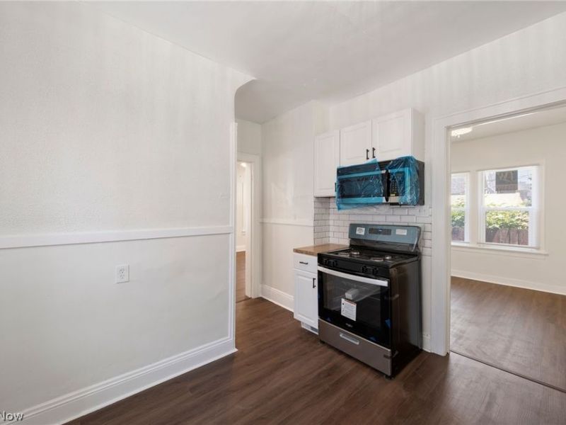 3909 Daisy Avenue, Unit 3911, Cleveland, OH 44109 Photo 27