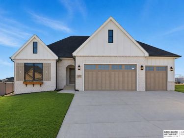 12401 Fenwick Street, Papillion, NE 68046