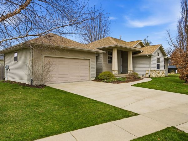 4127 Forest View NE, Cedar Rapids, IA 52411