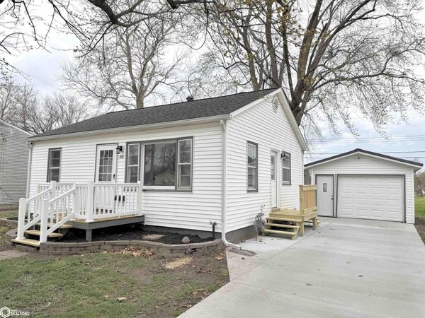 305 Cottage Grove Ave., West Burlington, IA 52655