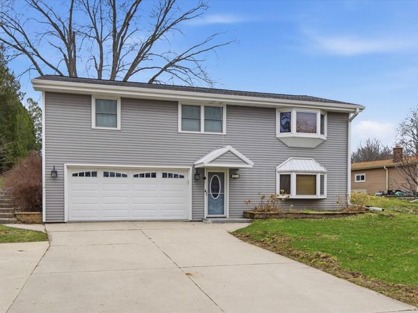 795 S Main St, Saukville, WI 53080
