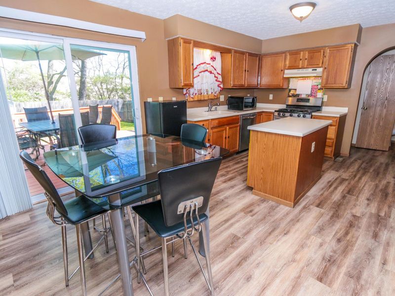 5976 Leafridge Lane, Columbus, OH 43232 Photo 12