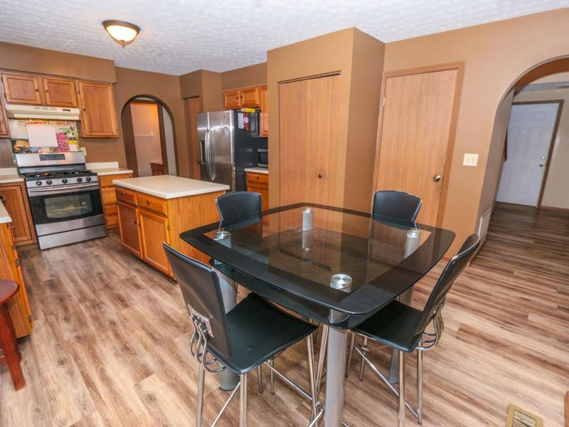 5976 Leafridge Lane, Columbus, OH 43232 Photo 14